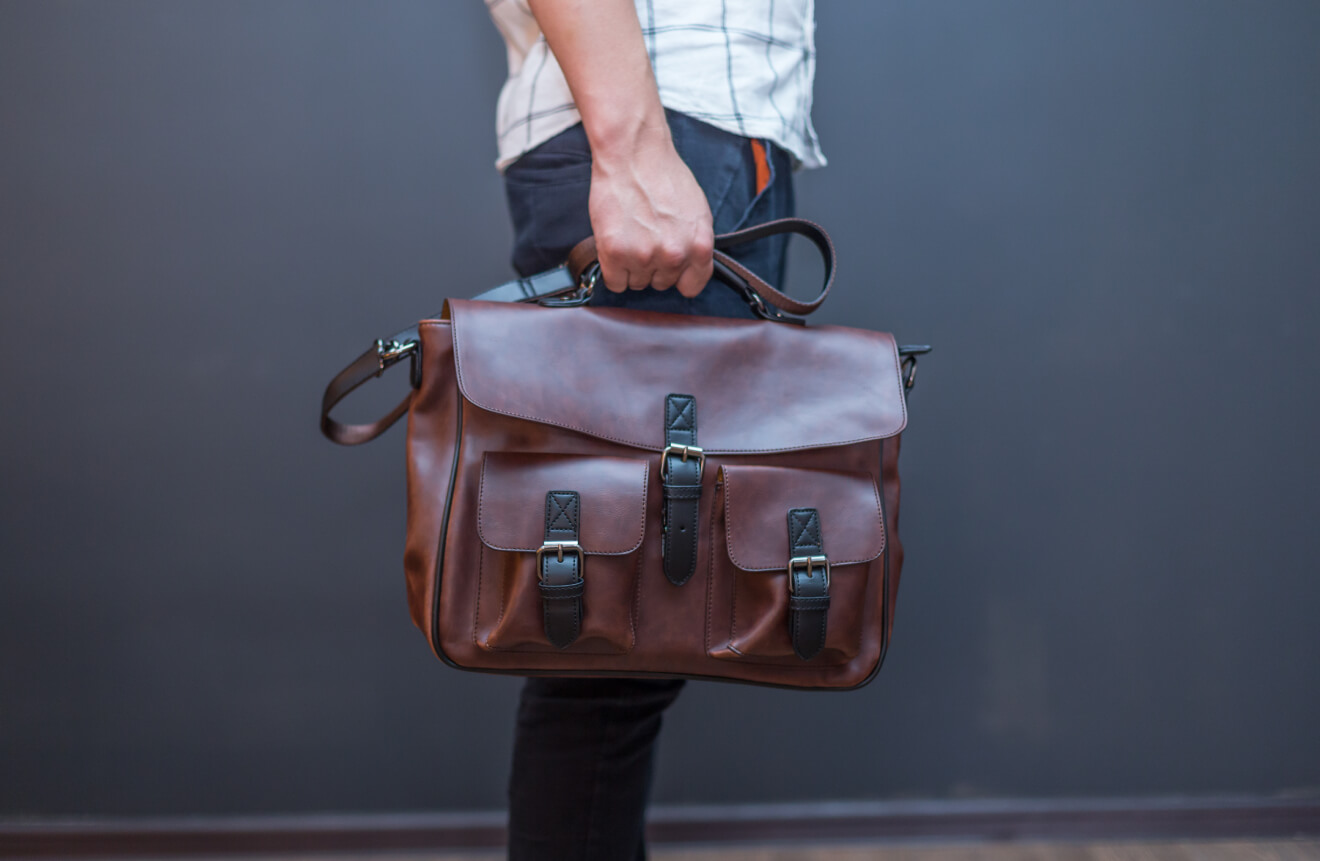 What Size Messenger Bag Do Professionals Need?